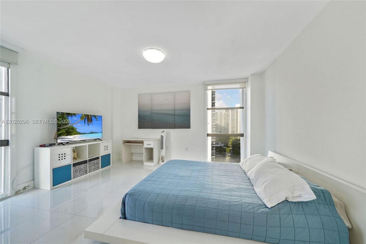 3625 N Country Club Dr , Unit 1203, Aventura, FL 33180 Photo