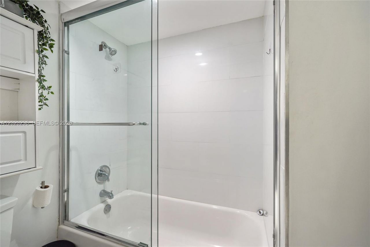 3625 N Country Club Dr , Unit 1203, Aventura, FL 33180 Photo
