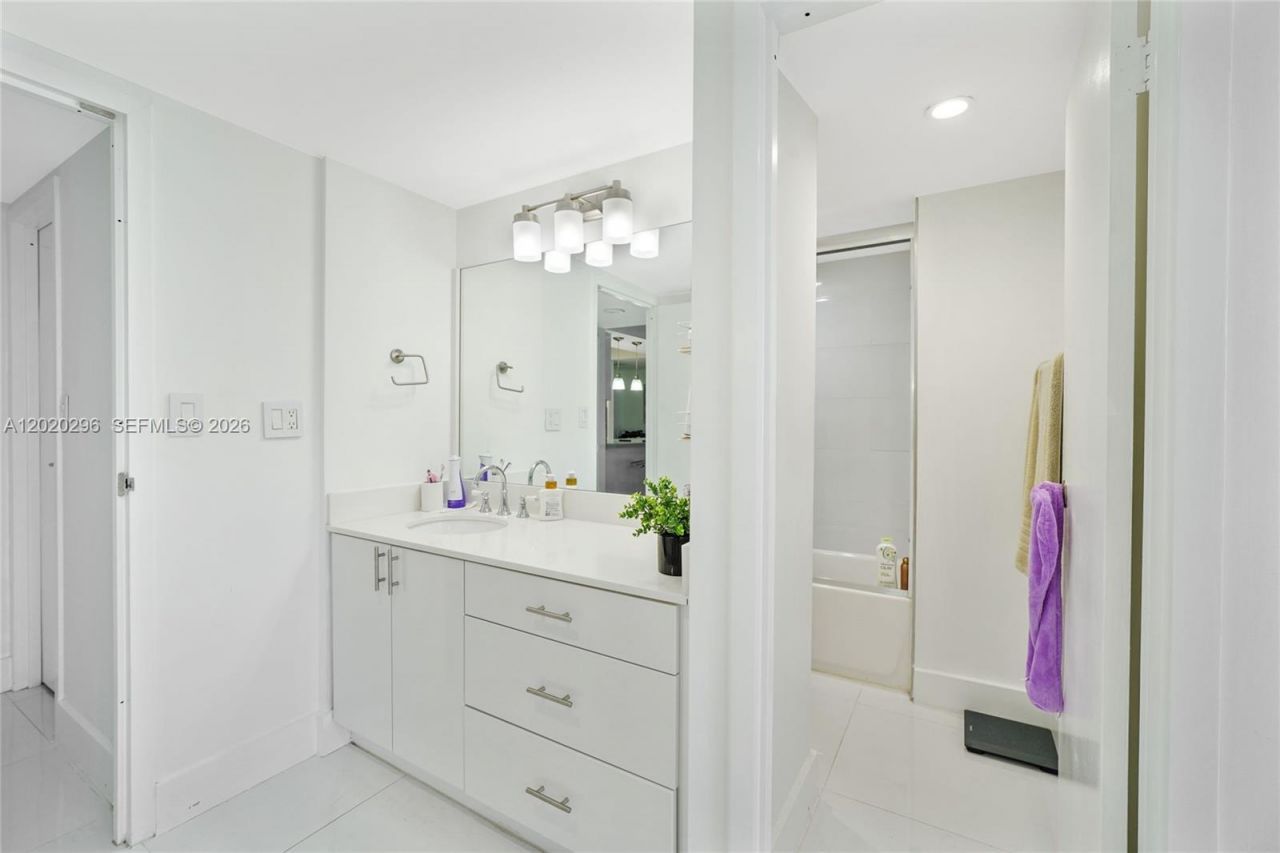 3625 N Country Club Dr , Unit 1203, Aventura, FL 33180 Photo