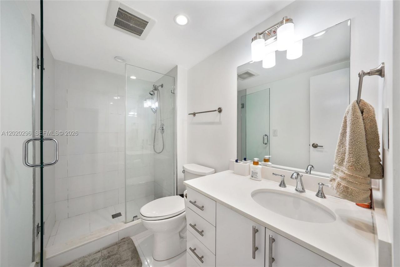 3625 N Country Club Dr , Unit 1203, Aventura, FL 33180 Photo