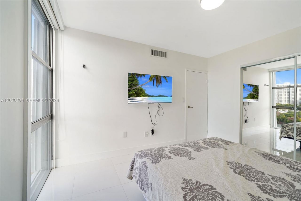 3625 N Country Club Dr , Unit 1203, Aventura, FL 33180 Photo