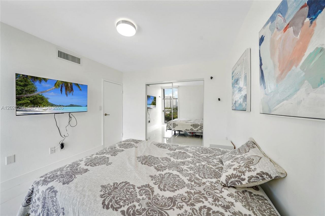 3625 N Country Club Dr , Unit 1203, Aventura, FL 33180 Photo