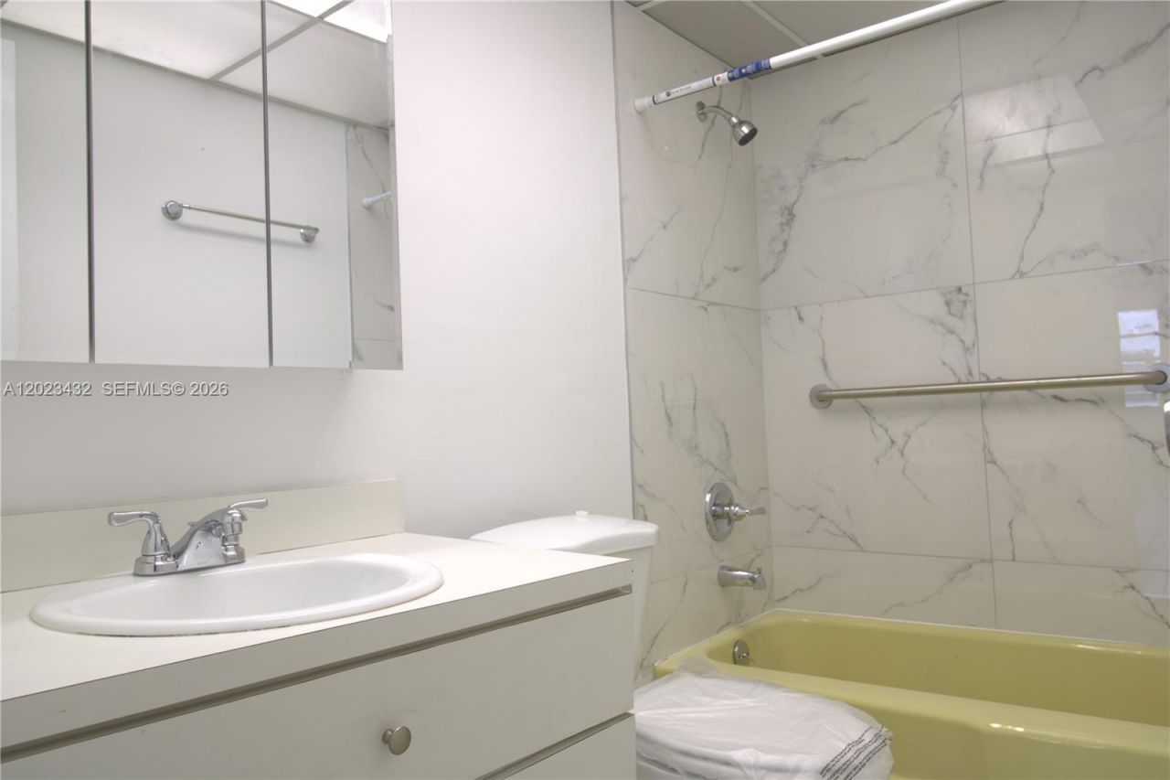 1225 NE 124th St, Unit 32B, North Miami, FL 33161 Photo