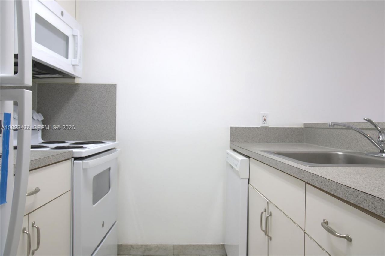 1225 NE 124th St, Unit 32B, North Miami, FL 33161 Photo