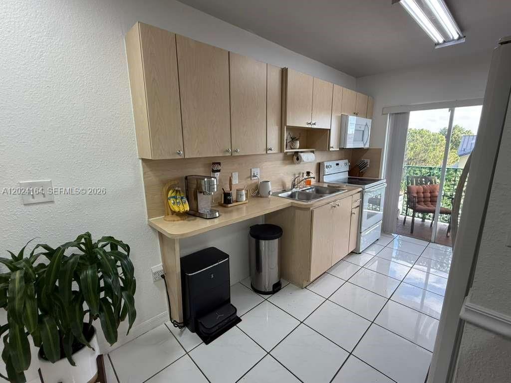 3514 W 76th St , Unit 203, Hialeah, FL 33018 Photo