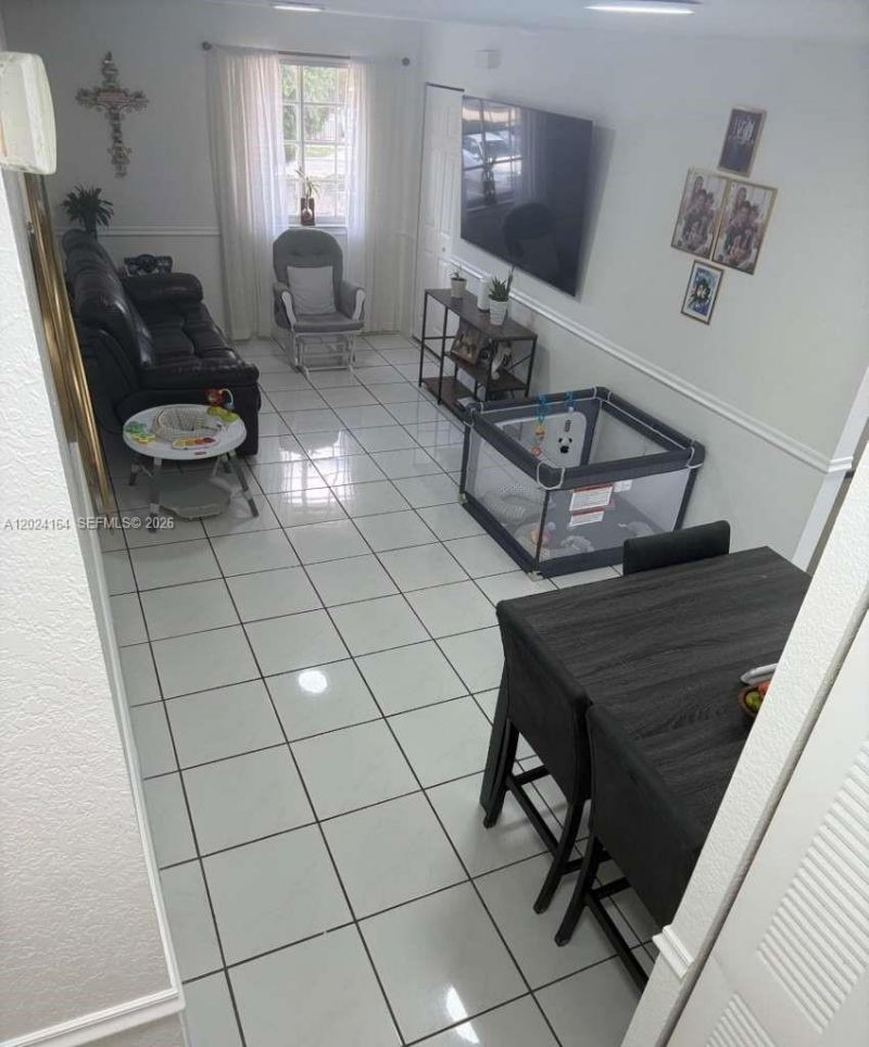 3514 W 76th St , Unit 203, Hialeah, FL 33018 Photo