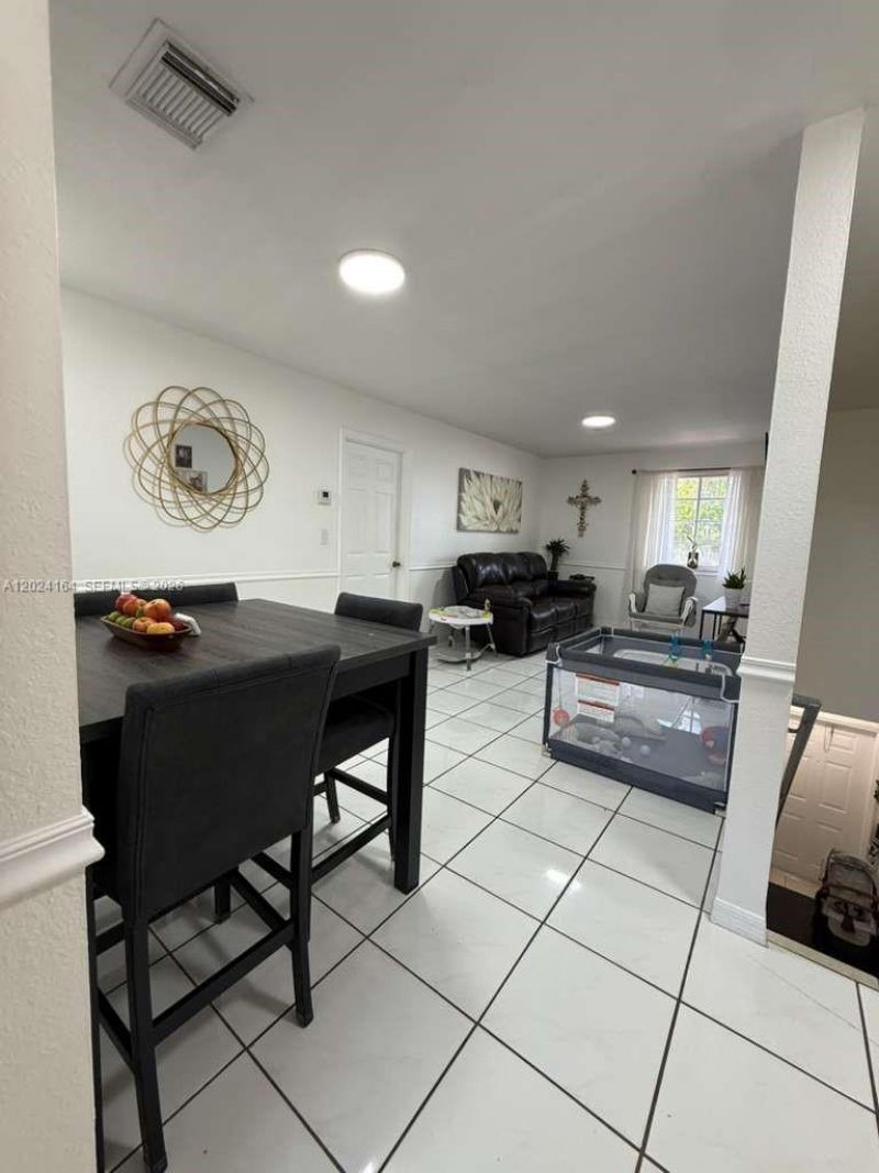 3514 W 76th St , Unit 203, Hialeah, FL 33018 Photo