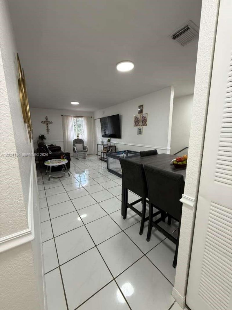 3514 W 76th St , Unit 203, Hialeah, FL 33018 Photo