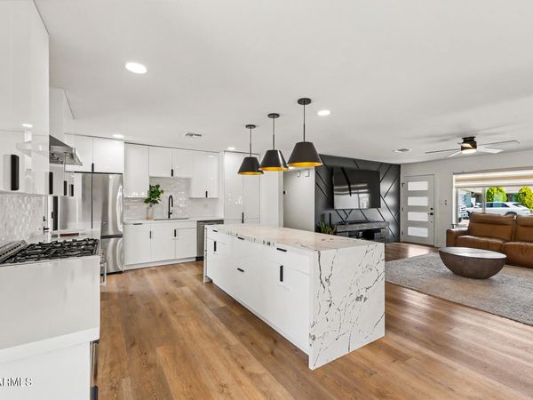 8024 E HUBBELL Street, Scottsdale, AZ 85257
