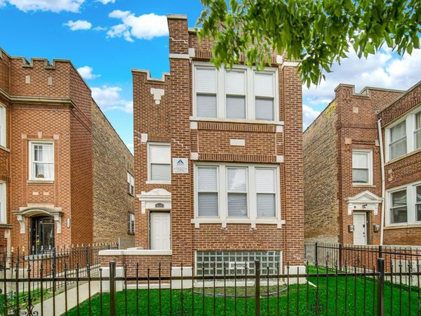 8120 S Loomis Boulevard , Chicago, IL 60620