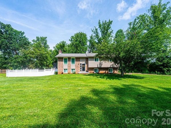 2651 31st Street Court NE, Hickory, NC 28601