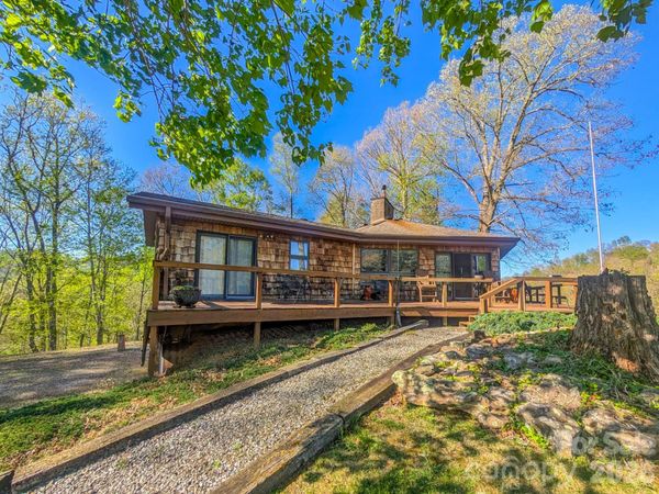 572 Pleasant Valley Road , Burnsville, NC 28714