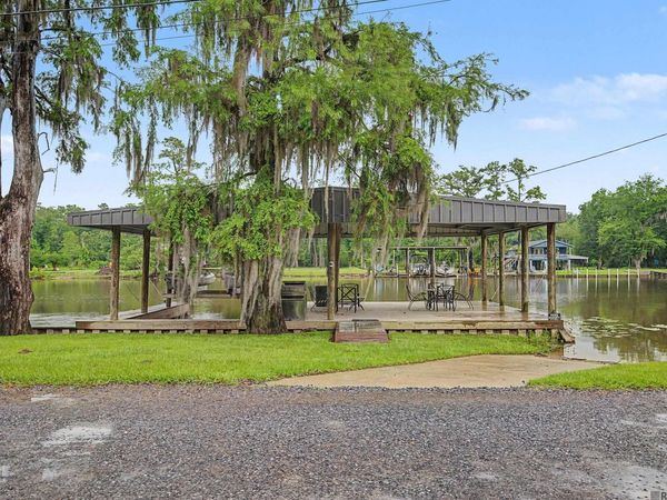 18586 River Bend Rd, Maurepas, LA 70449