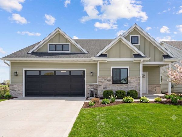 1261 Roosevelt Circle, North Liberty, IA 52317