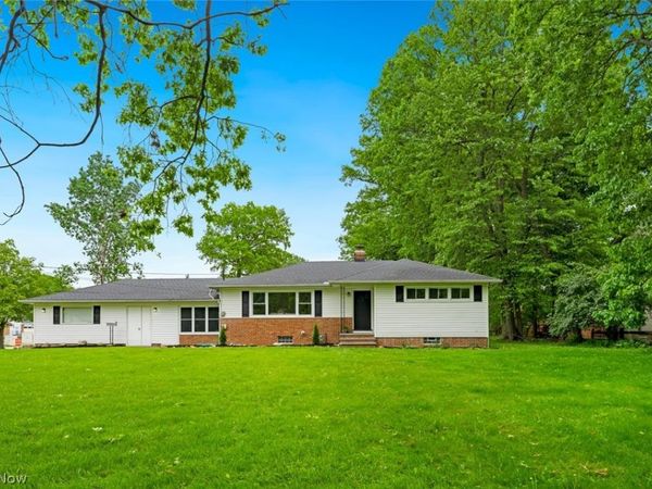 4223 Canterbury Road , North Olmsted, OH 44070