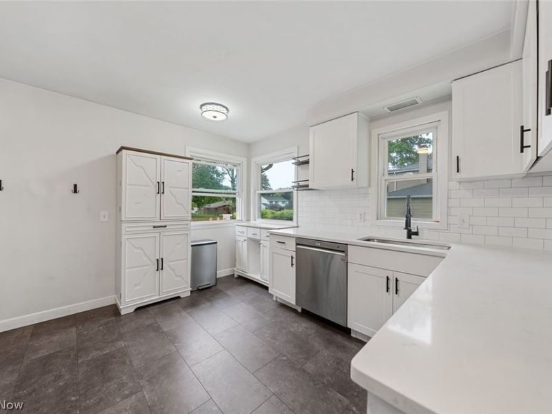 4223 Canterbury Road, North Olmsted, OH 44070 Photo 13