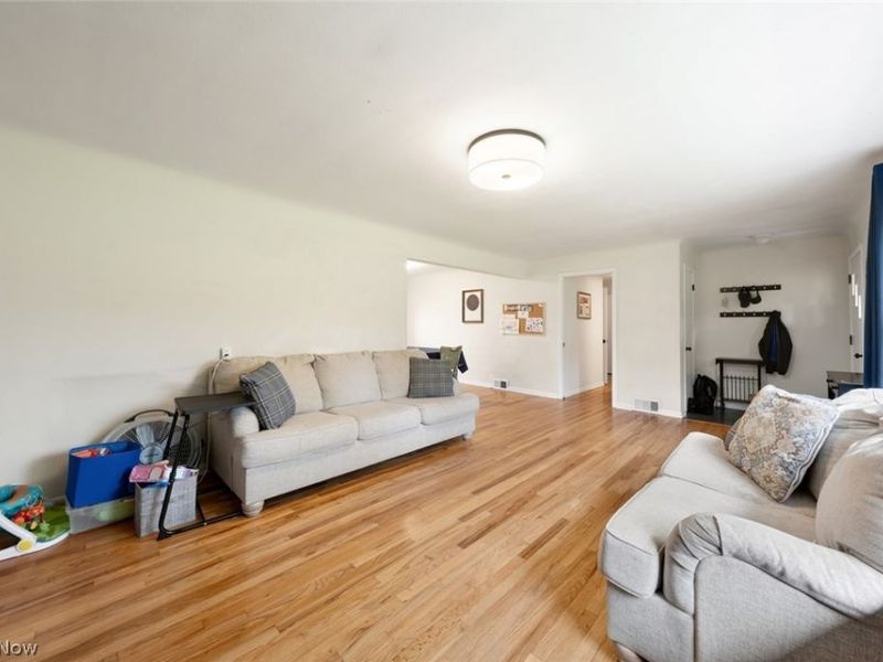 4223 Canterbury Road, North Olmsted, OH 44070 Photo 8