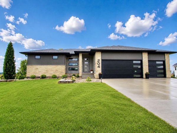 204 Pinewood Park, Jefferson, SD 57038