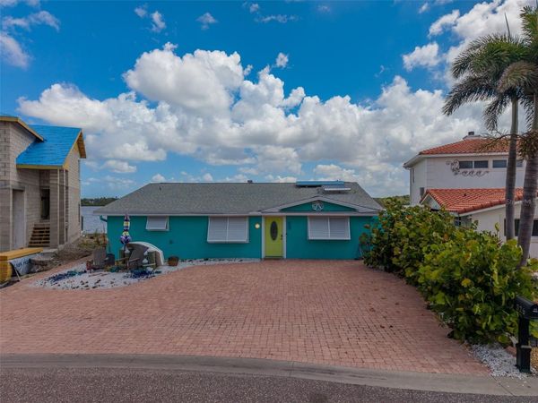326 176TH AVENUE CIRCLE , REDINGTON SHORES, FL 33708