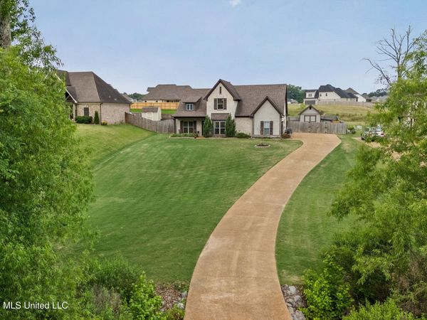 1865 Bakers Trail, Nesbit, MS 38651