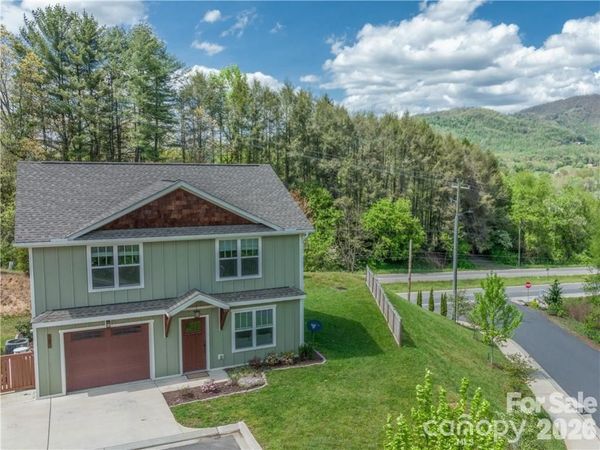 101 Towne Place , Clyde, NC 28721