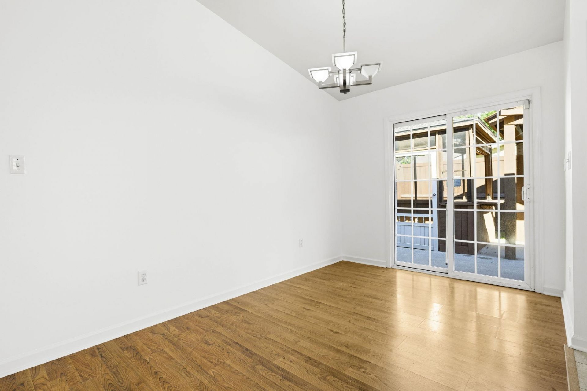 209 Hunters Rd.  Photo 10