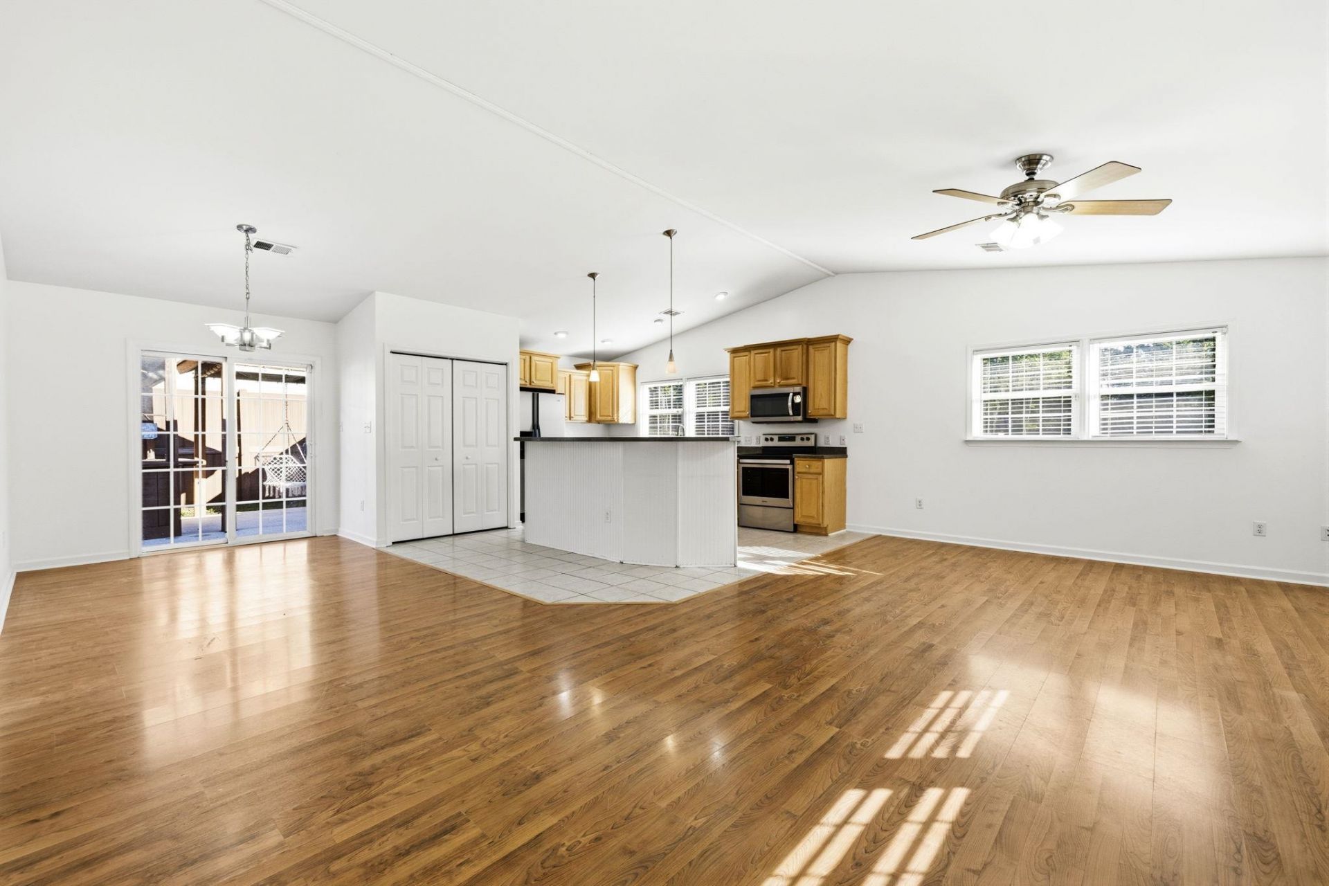 209 Hunters Rd.  Photo 5