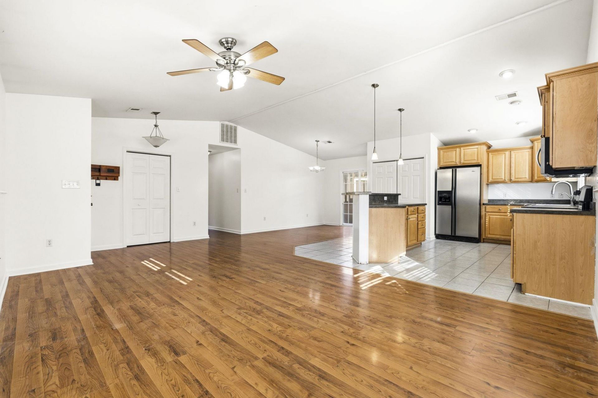 209 Hunters Rd.  Photo 6