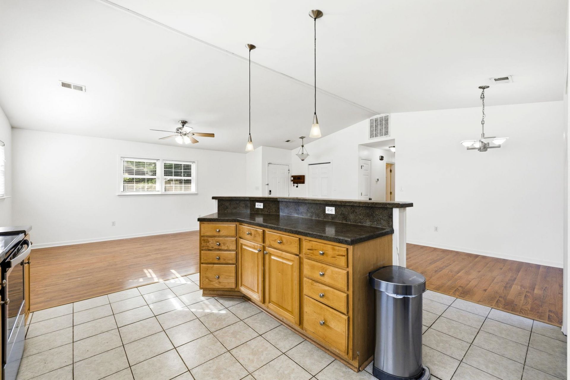209 Hunters Rd.  Photo 9
