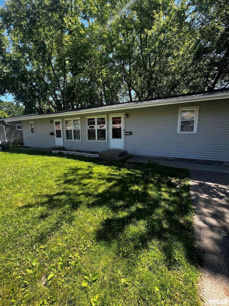 2601 Magnolia Drive, Bettendorf, IA 52722 Main Photo
