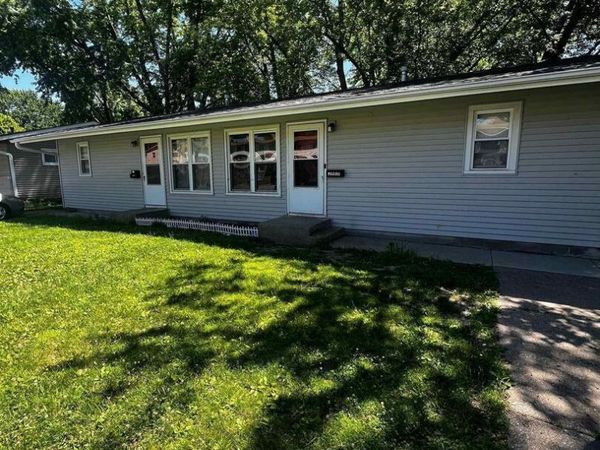 2601 MAGNOLIA Drive, Bettendorf, IA 52722