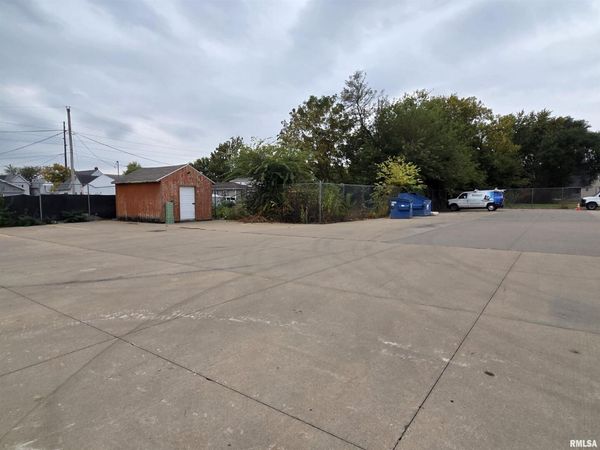 112 N 2ND Street, Clinton, IA 52732