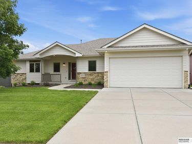 4905 Chennault Street , Papillion, NE 68133