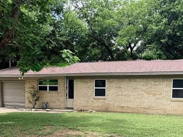 542 W Wilson Street, Cleburne, TX 76033