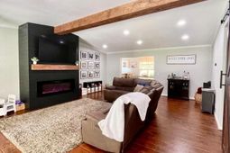1043 Eau Claire Drive photo 4