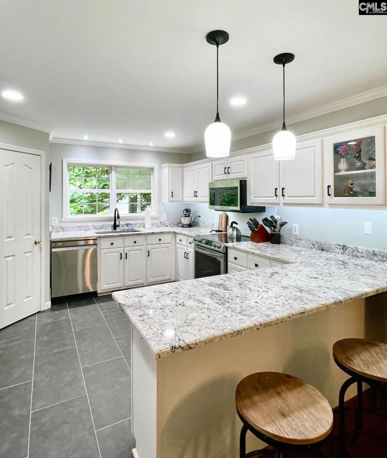 1043 Eau Claire Drive Photo 8
