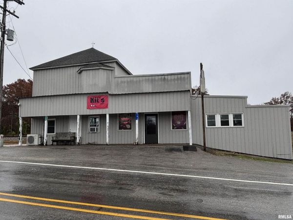 120 W MAIN Street , Radom, IL 62876