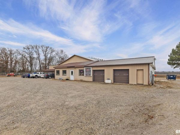 7928 US Hwy 50 Highway, Iuka, IL 62849
