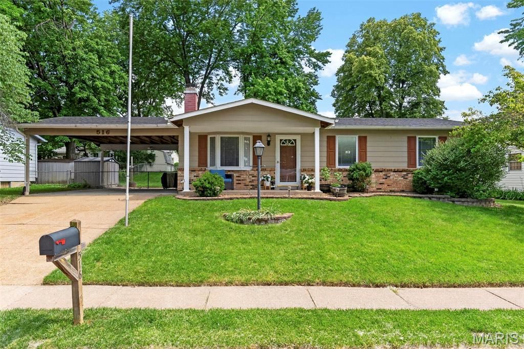 516 Crestview Lane , Saint Charles, MO 63301 Main Photo