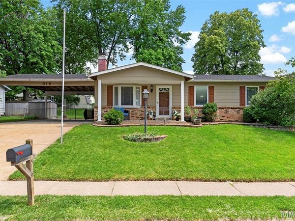 516 Crestview Lane , St Charles, MO 63301