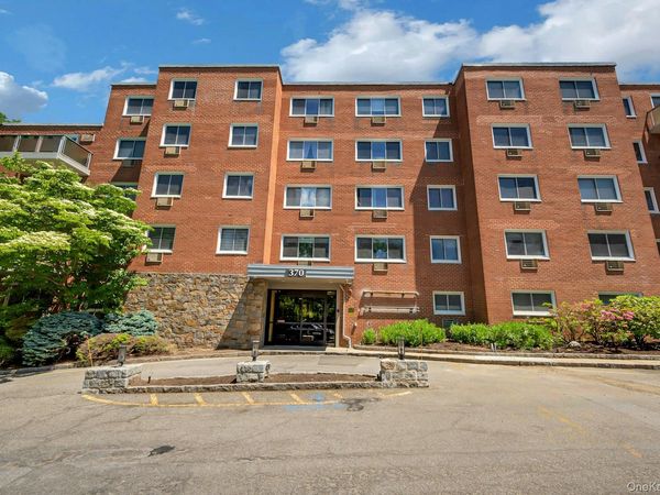 370 Central Park Avenue, Unit 2E, Scarsdale, NY 10583