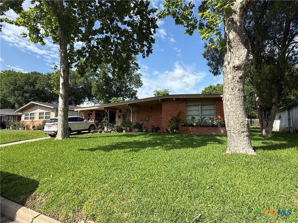 3606 Greenwood Street , Victoria, TX 77901