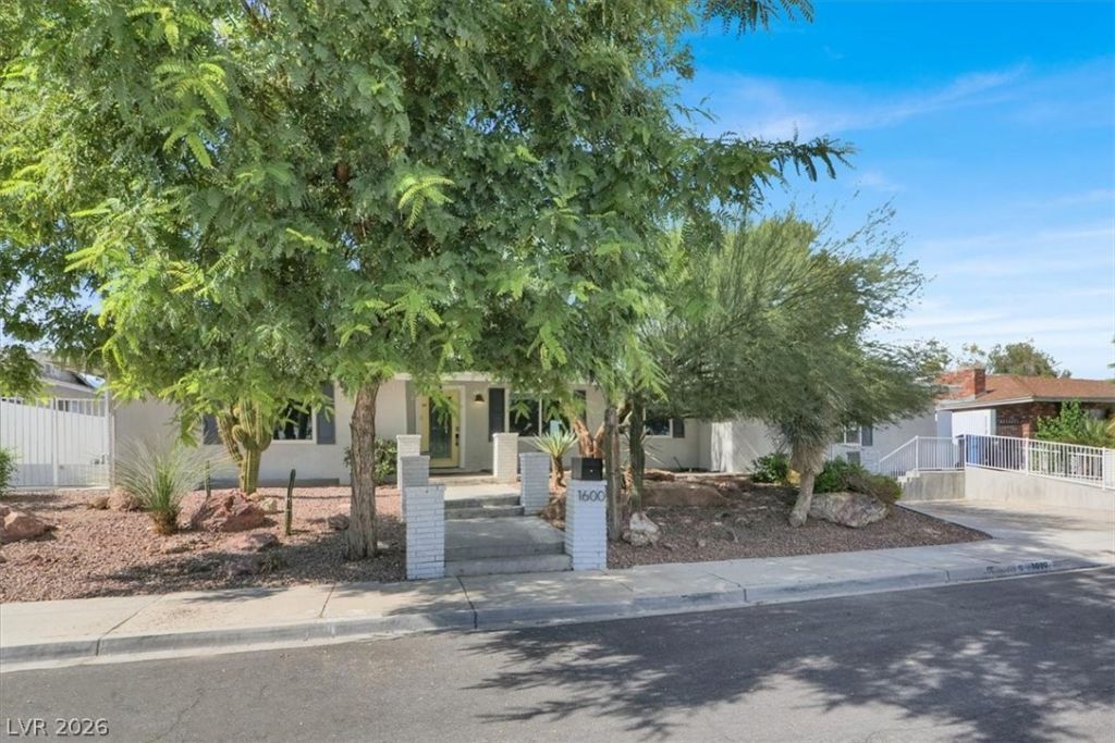 1600 Eaton Drive, Las Vegas, NV 89102 Main Photo