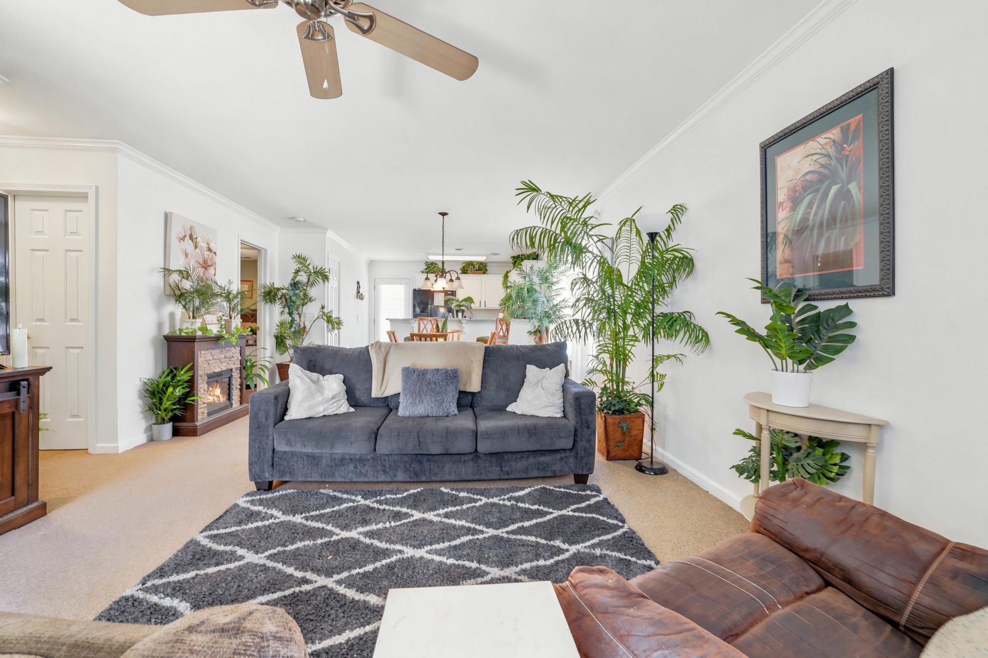 395 Thistle Ln. Photo 4