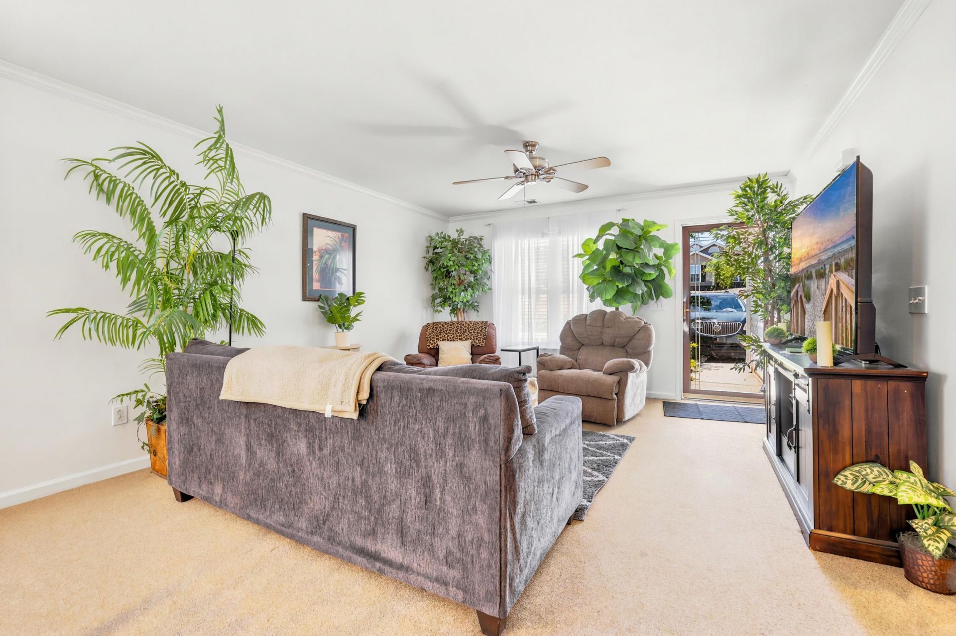 395 Thistle Ln. Photo 5