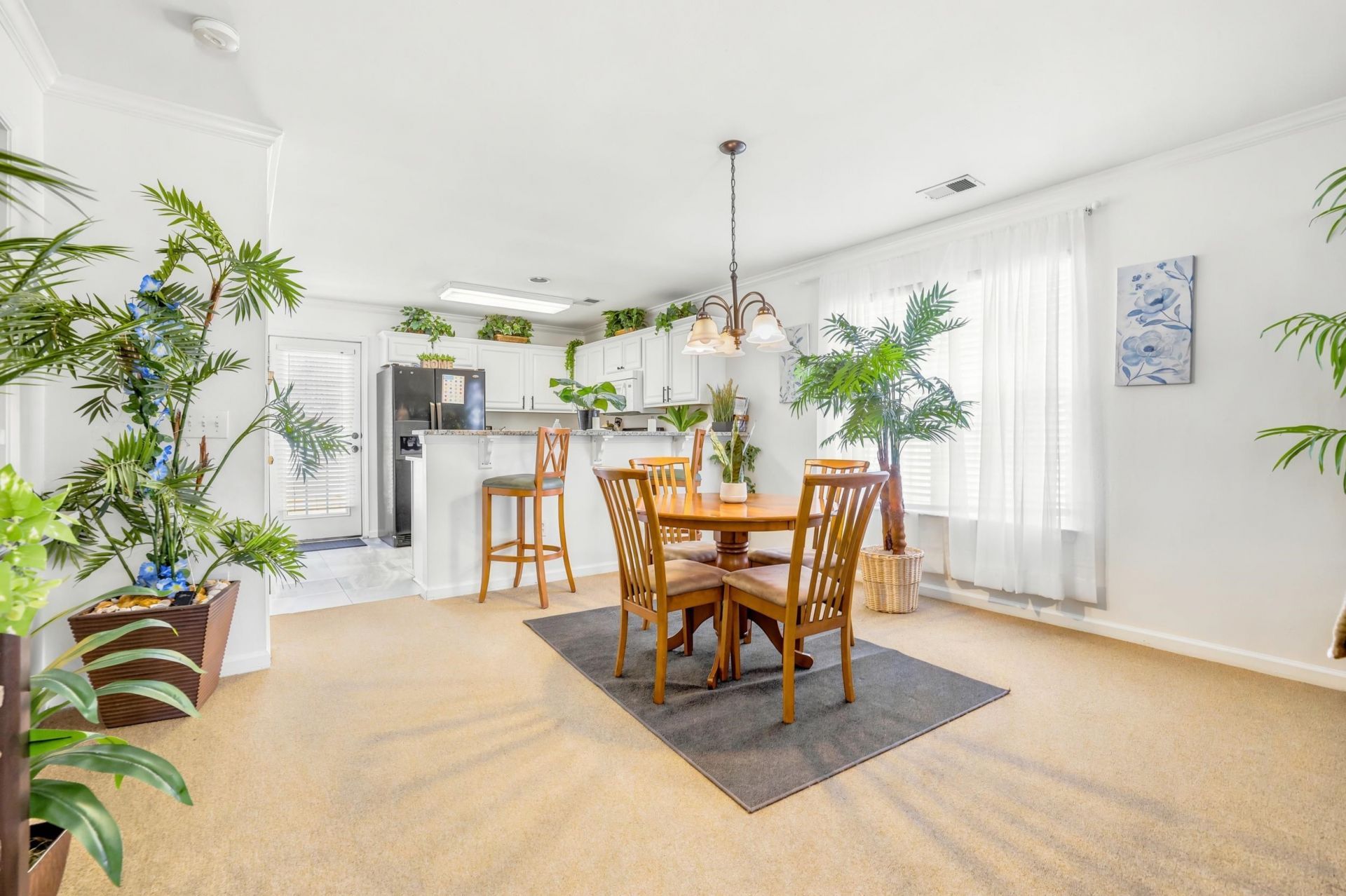 395 Thistle Ln. Photo 6