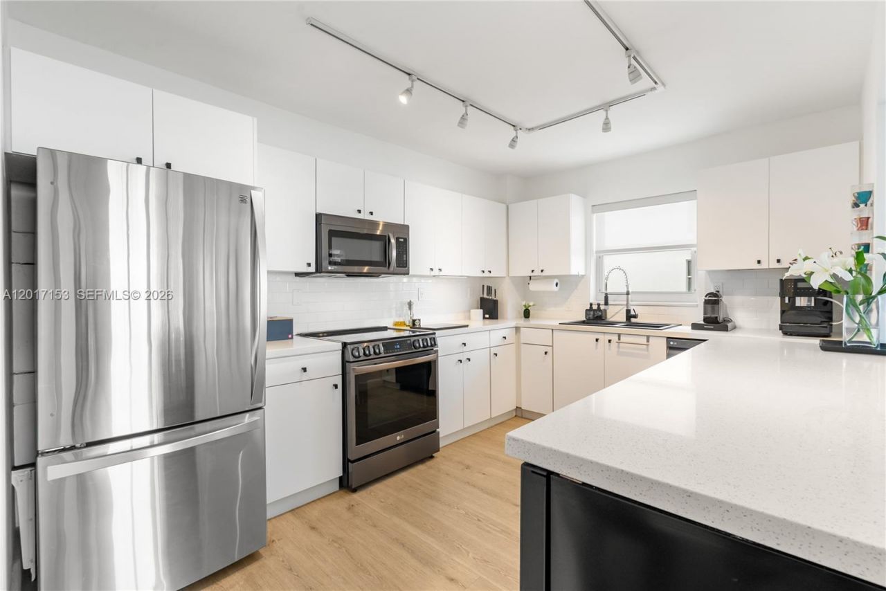 9250 W Bay Harbor Dr, Unit 2A, Bay Harbor Islands, FL 33154 Photo