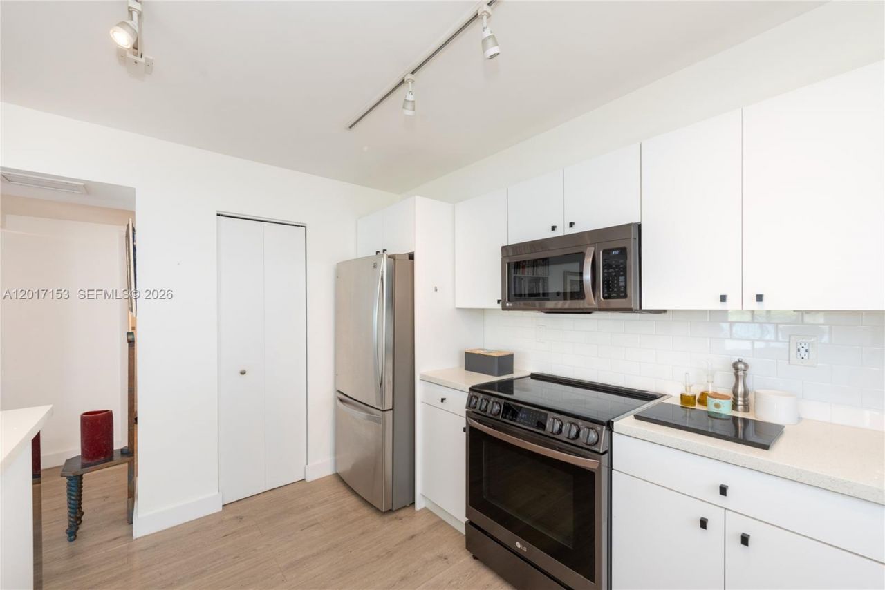 9250 W Bay Harbor Dr, Unit 2A, Bay Harbor Islands, FL 33154 Photo