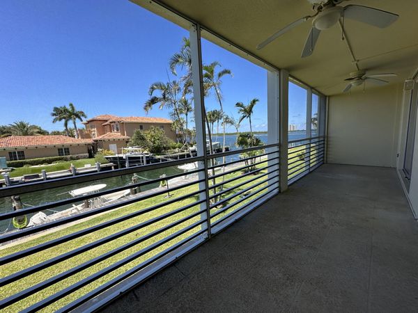 105 Paradise Harbour Boulevard, Unit 209, North Palm Beach, FL 33408