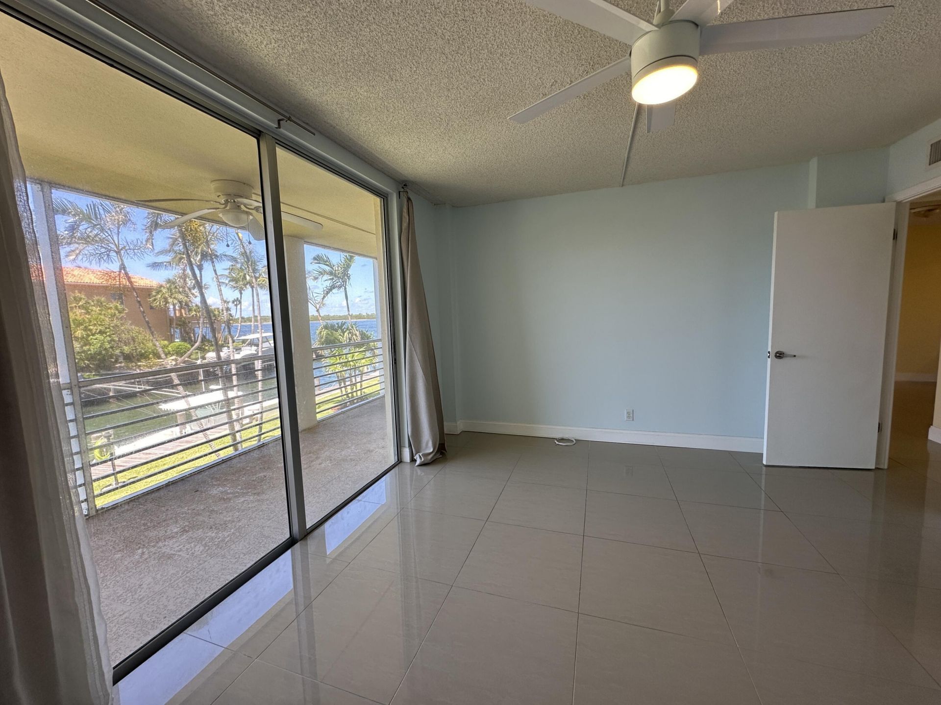 105 Paradise Harbour Boulevard, Unit 209, North Palm Beach, FL 33408 Photo